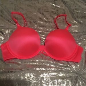 Victoria’s Secret bombshell bra